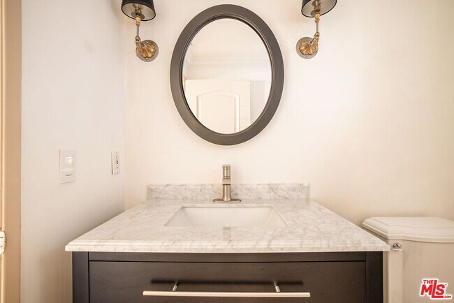 Building Photo - 36 Navy St