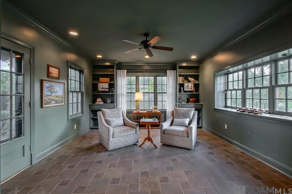 Building Photo - 2221 Olive St