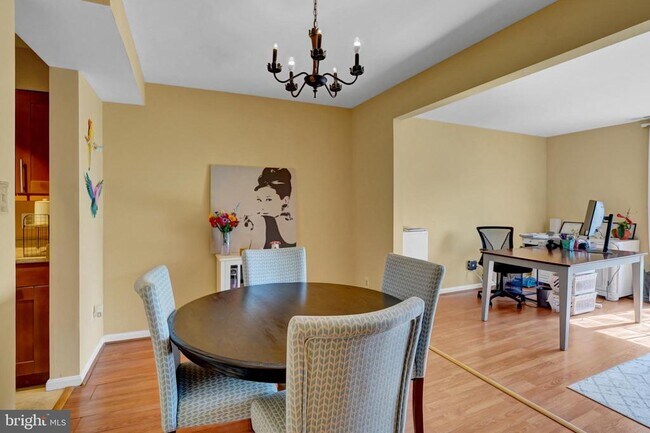 Building Photo - 6389 Fenestra Ct