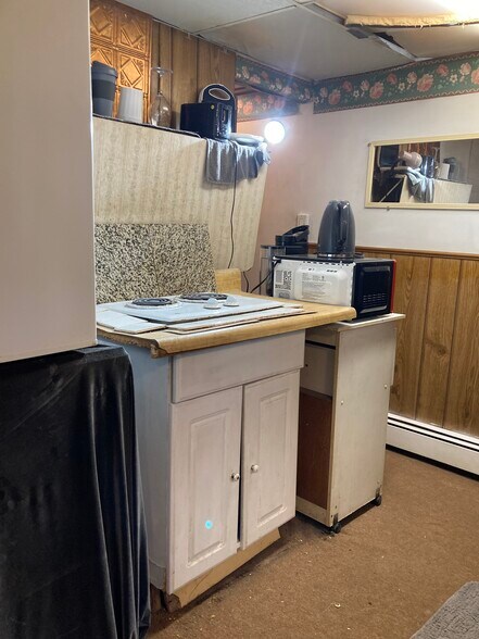 rental new stovetop mini fridge - 764 Lenore Ln