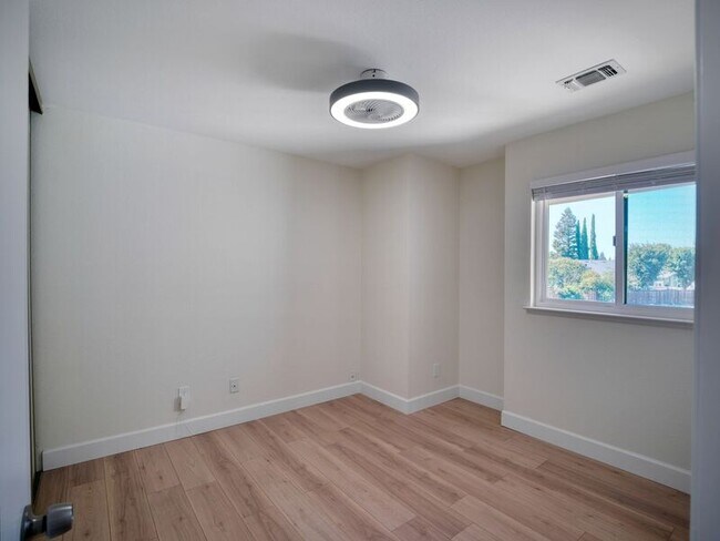 Building Photo - 6726 Calvine Rd