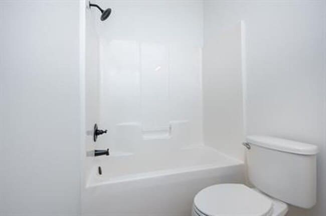 Building Photo - Stunning 4/3 Available Now!