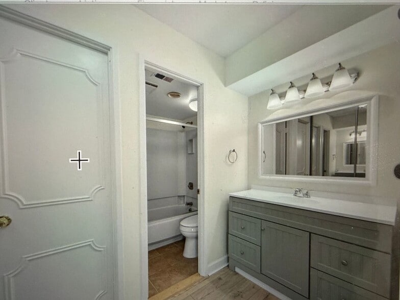 Building Photo - 8360 Greensboro Dr