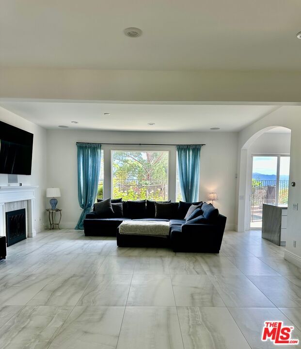 Building Photo - 6076 Alexandra Ct