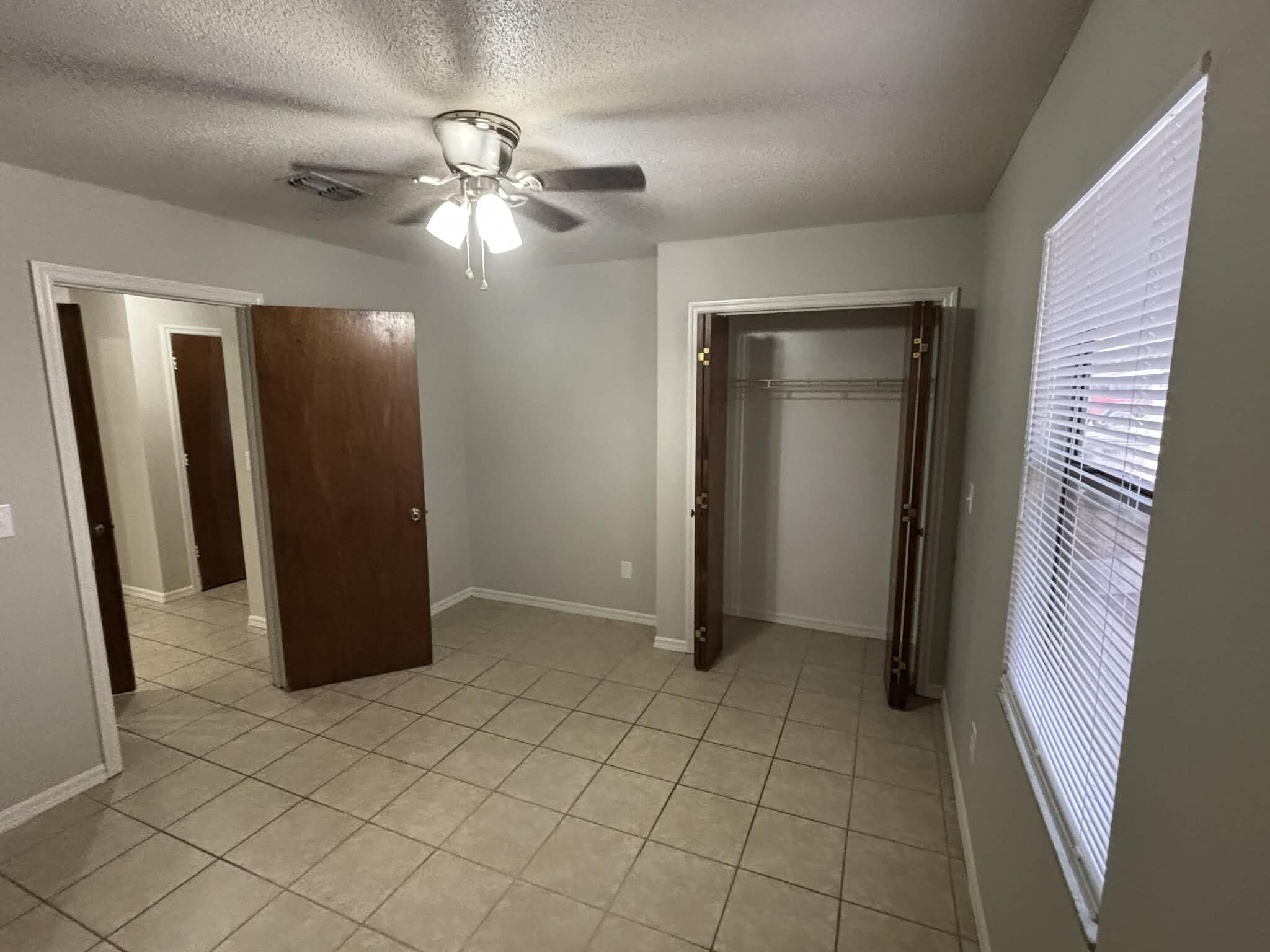 Building Photo - 3806 NW Huntsboro St