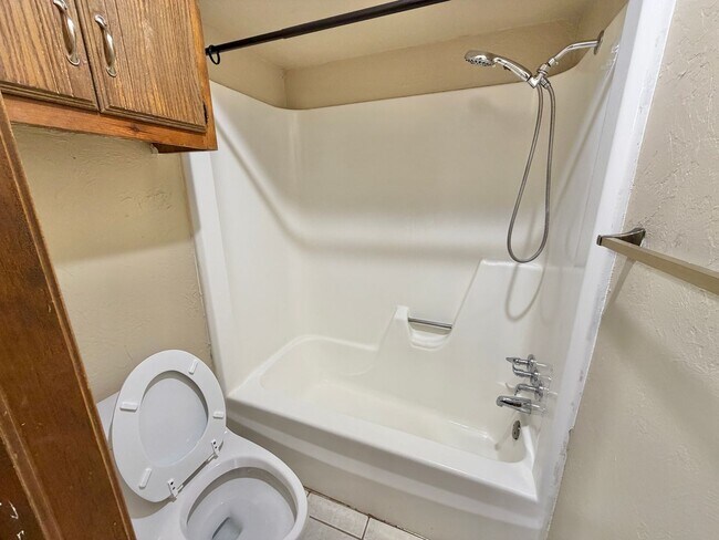 Building Photo - 1012 N Chowning Ave