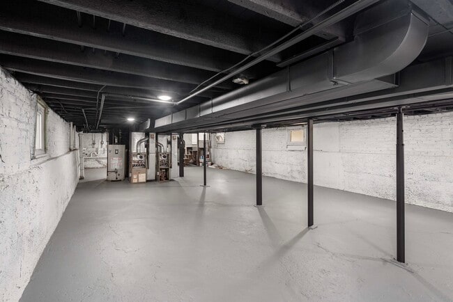 Building Photo - 52 E 48th St