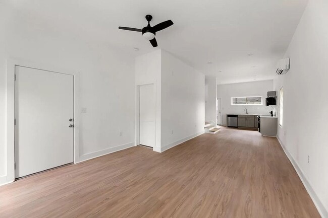 Building Photo - Room in 3 Bedroom Home at State St