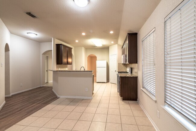 Building Photo - Charming 3-Bedroom Home in the Heart of Ho...