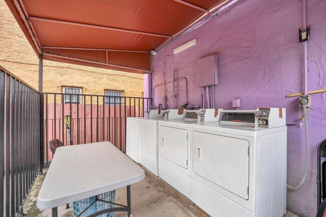 Building Photo - 1554 SW 5th St