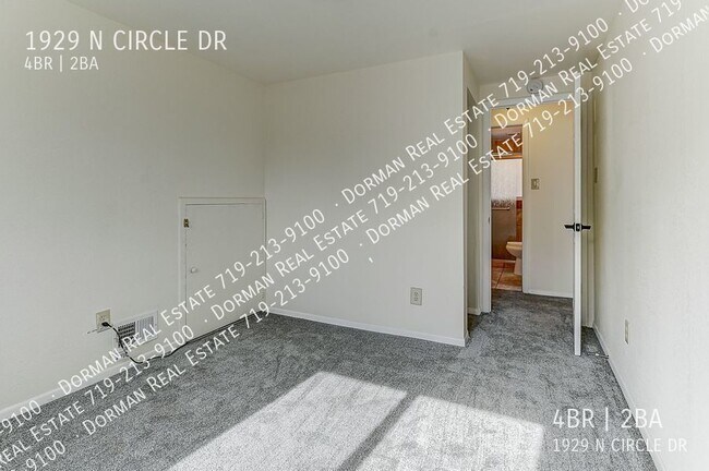 Building Photo - 1929 N Circle Dr