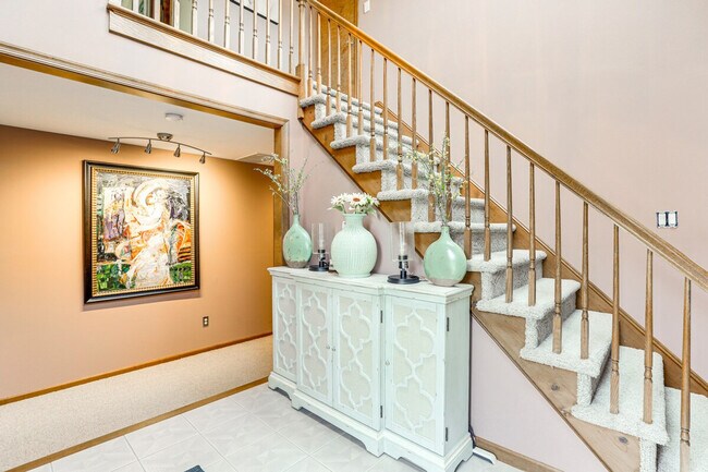 Building Photo - 31 Diane Dr