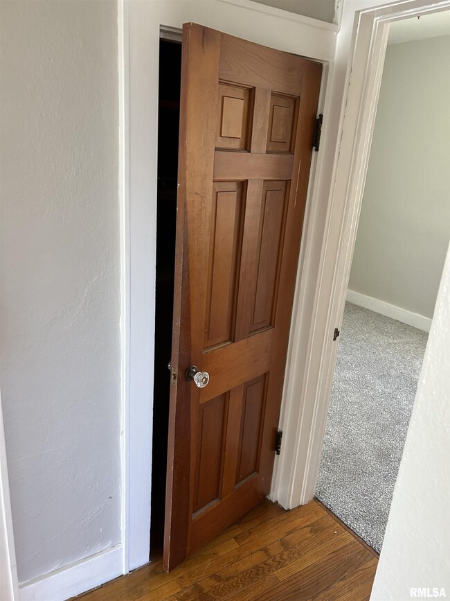 Building Photo - 405 Keller St