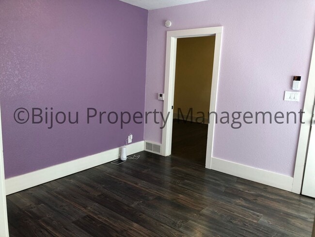 Building Photo - Lovely Three Bedroom Home