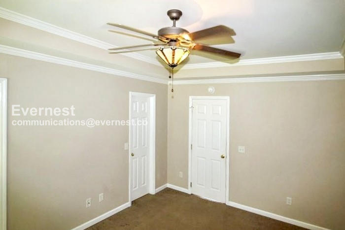 Building Photo - 5555 Crooked Creek Dr