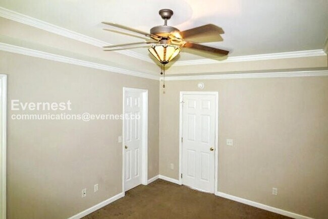 Building Photo - 3 Bed/2 Bath Home with Garage / Pet-Friend...