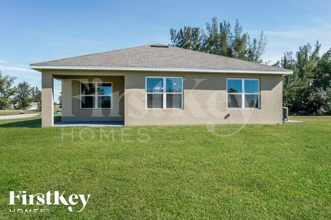 Building Photo - 1110 NW 24th Pl