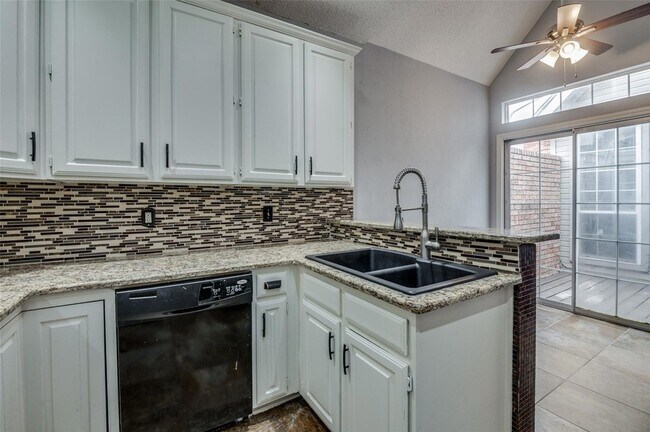Building Photo - 7700 Windmere Ct