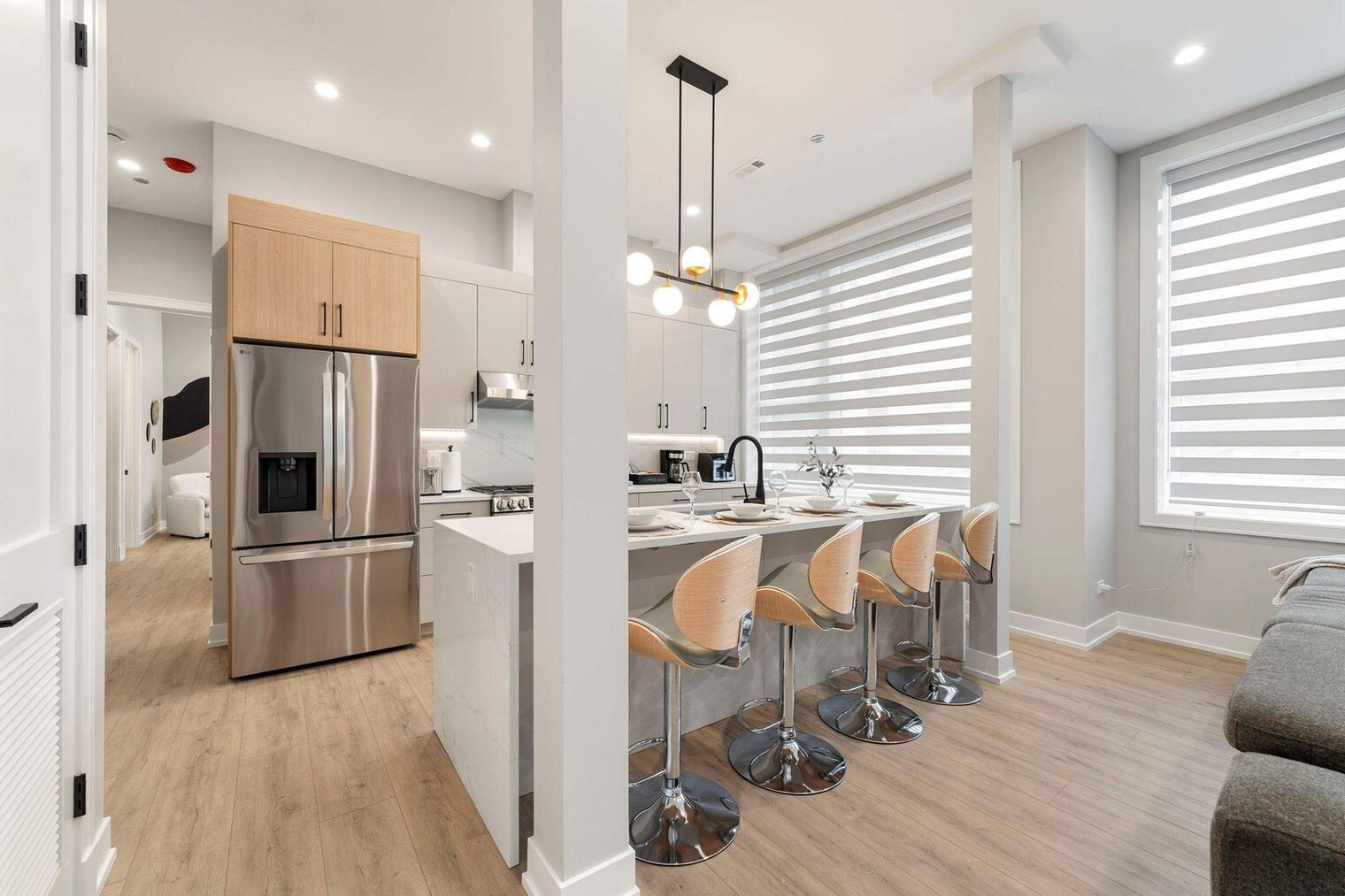 Building Photo - 801 S Western Ave