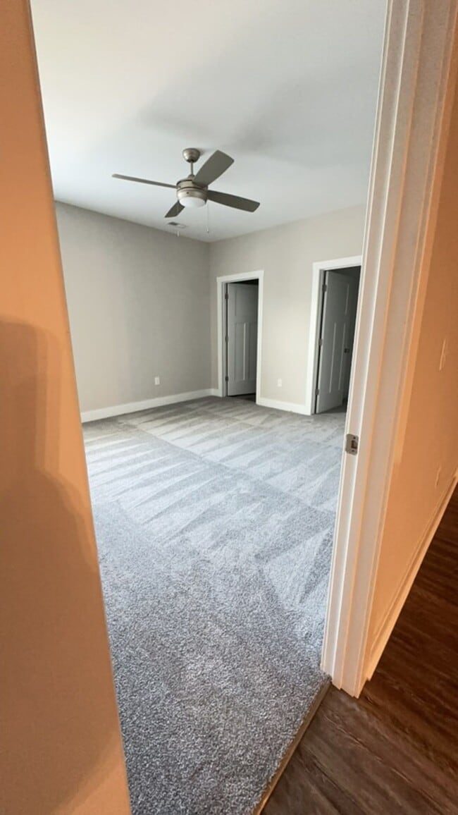 Building Photo - Eleven25