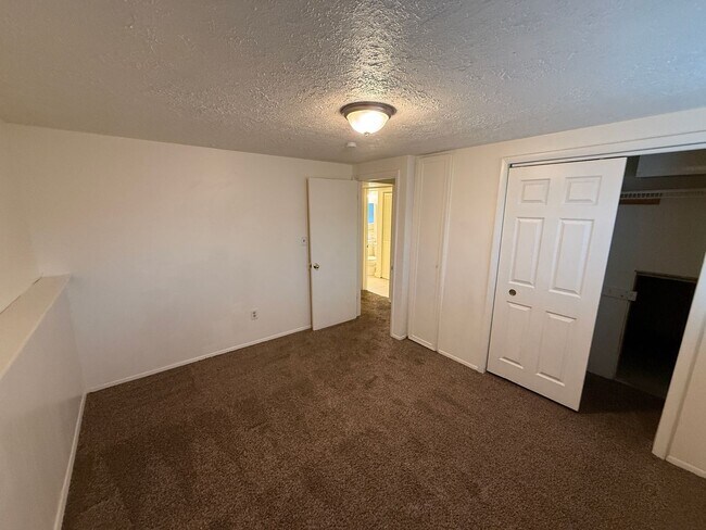 Building Photo - Single-Family Home In West Valley--Includes Fenced Yard!