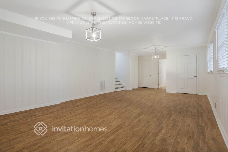 Building Photo - 2372 Oakridge Ct