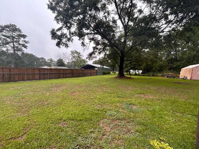 Building Photo - Available August 8th