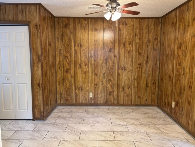 Building Photo - 1448