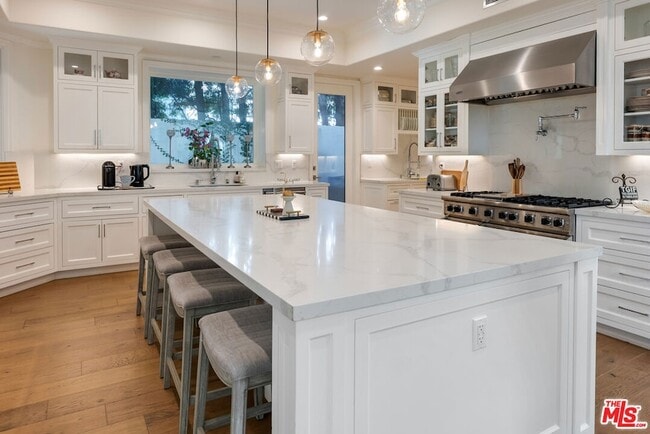 Building Photo - 345 S Saltair Ave