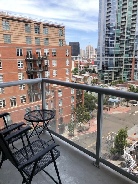 Personal Balcony with furnished patio & city views. - 427 9th Ave