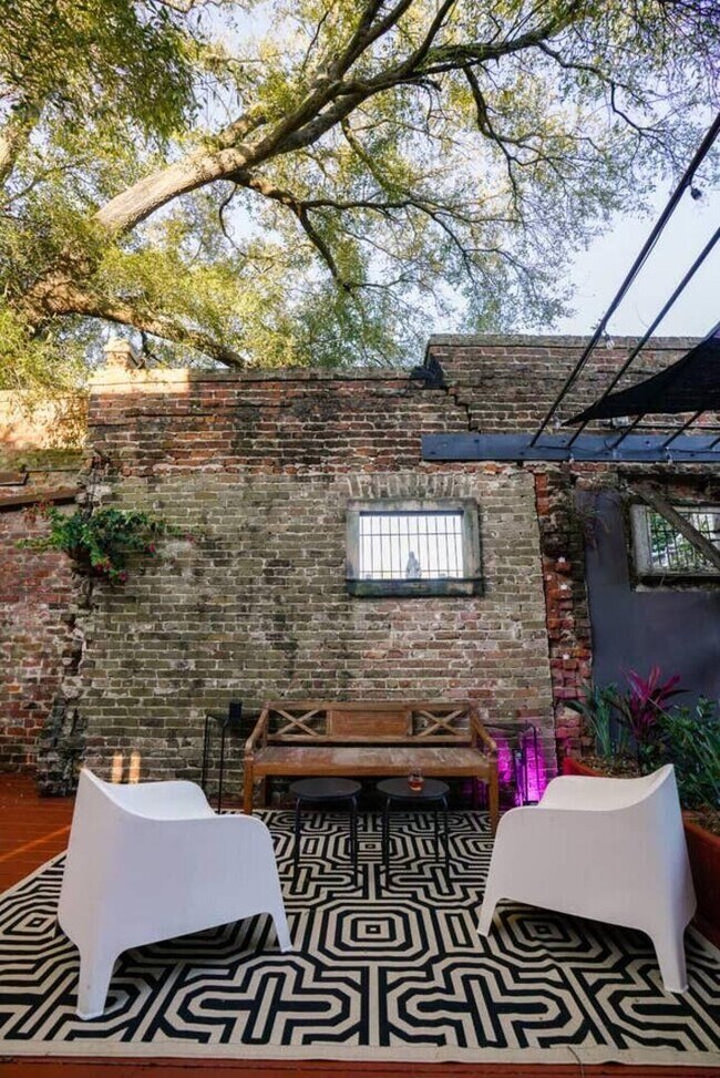 Building Photo - 709 Jackson