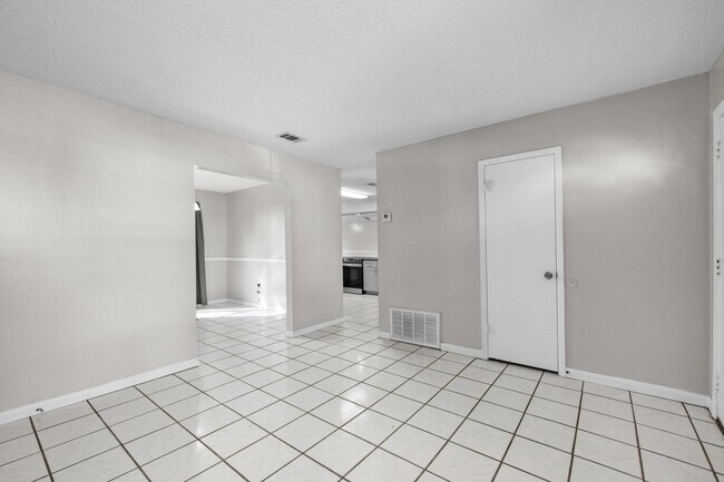 Building Photo - 107 Campbell St