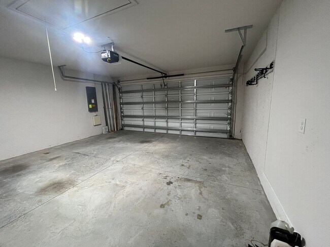 Building Photo - 2567 Averland Lp