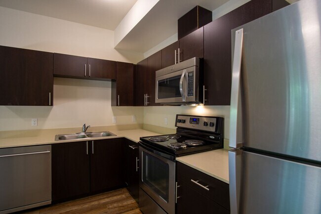 Building Photo - Great Modern 1 Bedroom in Sellwood w/ W&D + Private Patio