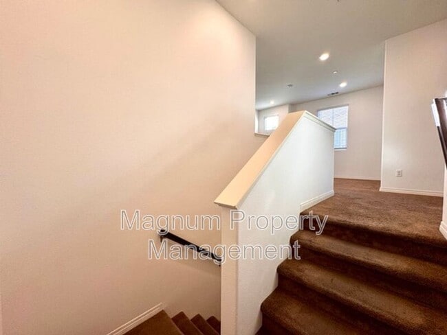 Building Photo - 40372 Calle Real