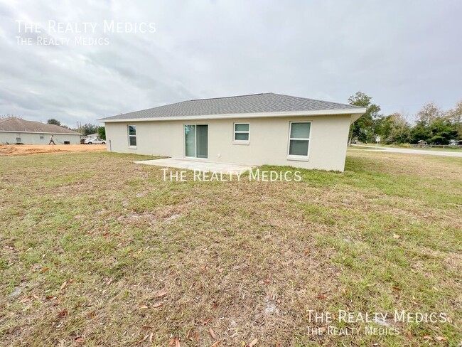 Building Photo - AVAILABLE NOW! Beautiful 3 Bedroom, 2 Bath...