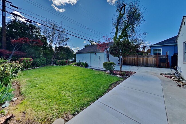 Building Photo - Charming Land Park Cottage – A Hidden Gem in the Heart of the City