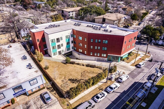 Building Photo - 3000 Duval St