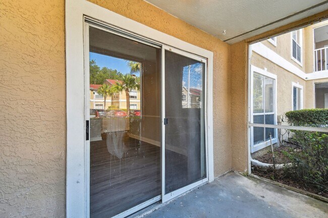 Building Photo - 1/1 condo in New Tampa gated community on ...