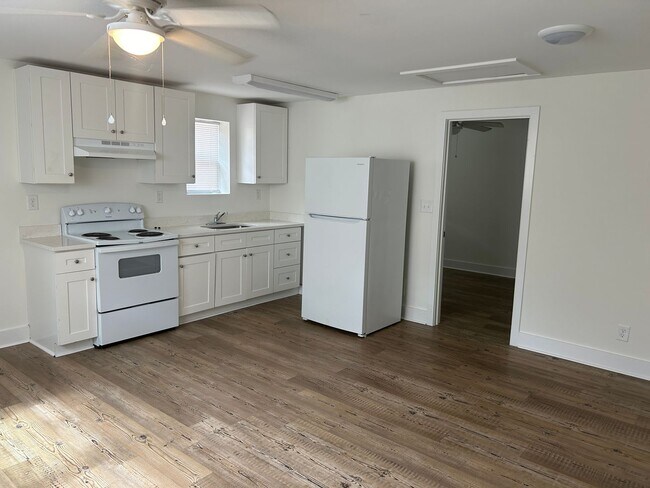 Building Photo - 1930 Baxter St