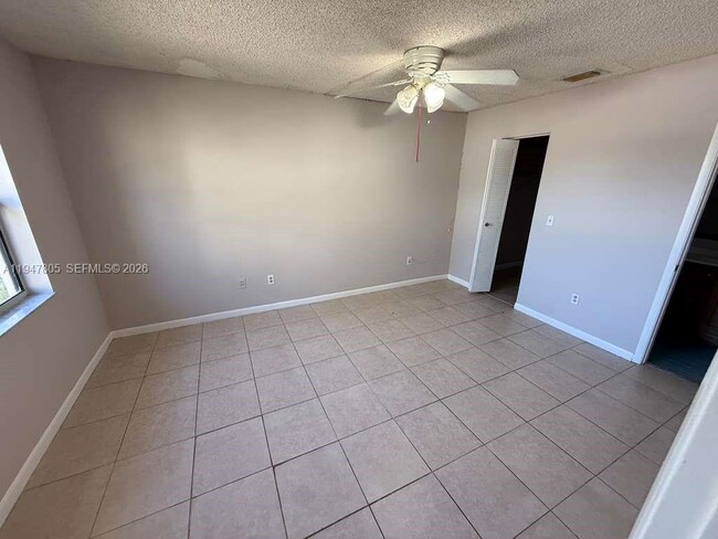 Building Photo - 831 NE 207th Ln