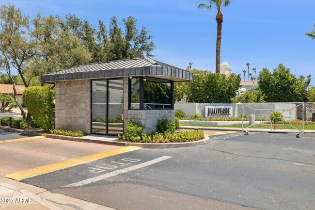 Building Photo - 5732 N 25th St