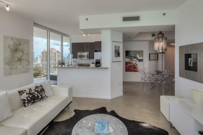 Building Photo - 6515 Collins Ave
