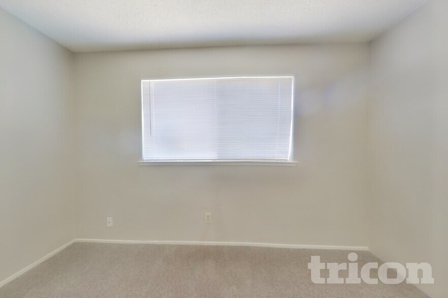 Building Photo - 6644 Hometown Way