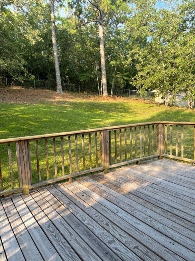 Building Photo - Available NOW – Renovated 3 Bedroom, 2 Bat...