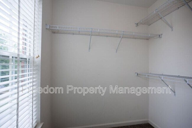 Building Photo - 6004 Abernethy Ln