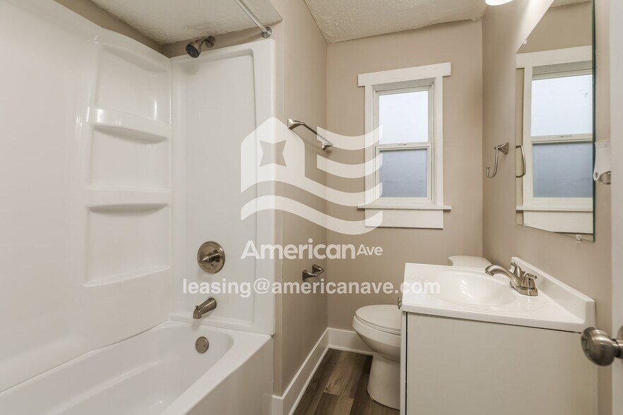 Building Photo - 4311 Winona Ave