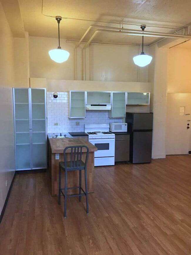 Building Photo - 1513 N Western Ave