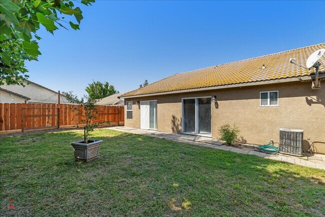 Building Photo - 1712 Beethoven Way