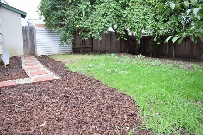 Building Photo - 6049 Northcrest Cir